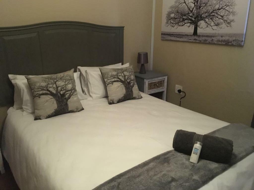 Esmarline Lodge Brits Ngoại thất bức ảnh