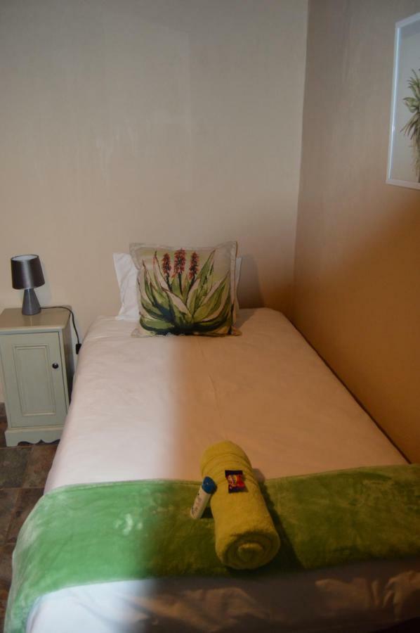 Esmarline Lodge Brits Ngoại thất bức ảnh