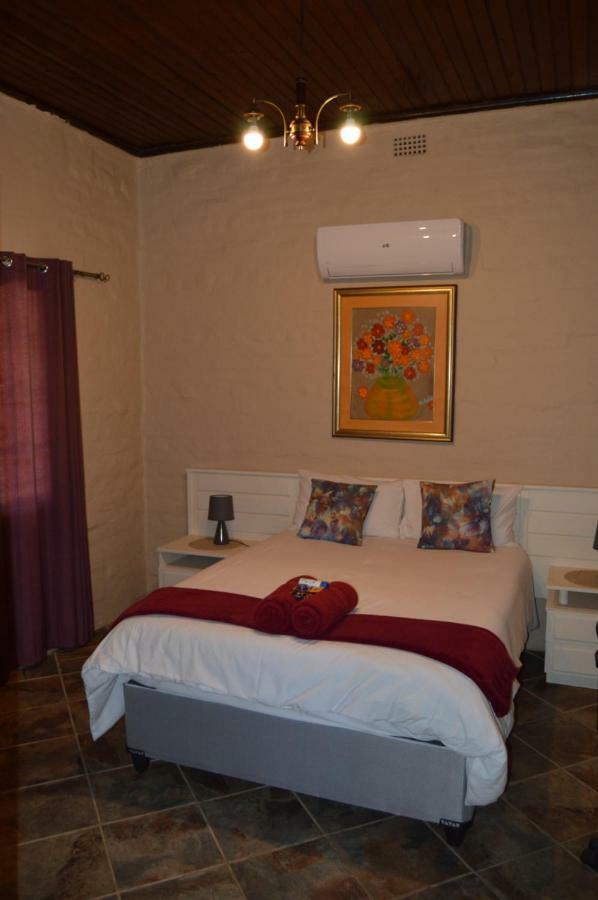 Esmarline Lodge Brits Ngoại thất bức ảnh