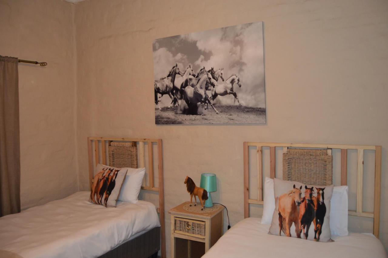 Esmarline Lodge Brits Ngoại thất bức ảnh